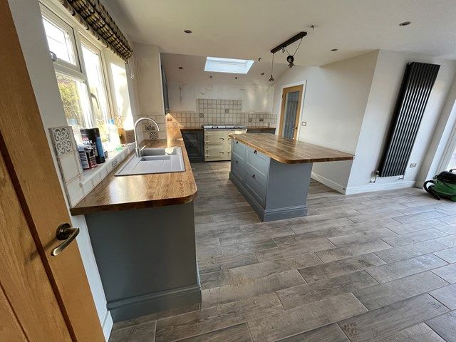 images/fitted-kitchens/slider/fitted-kitchen-10-kireth-ai.jpeg