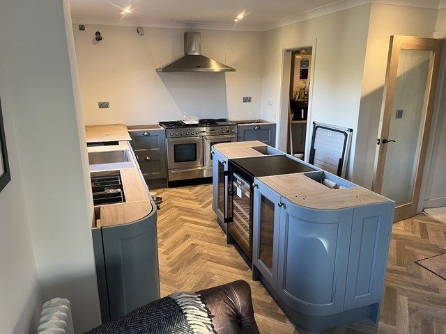 images/fitted-kitchens/slider/fitted-kitchen-11-kireth-ai.jpeg