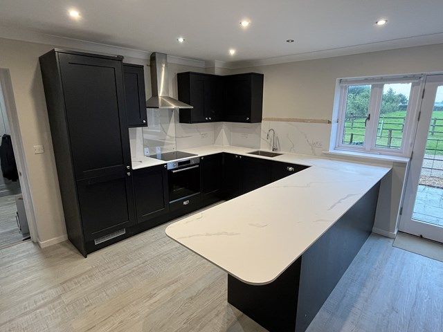 images/fitted-kitchens/slider/fitted-kitchen-8-kireth-ai.jpeg