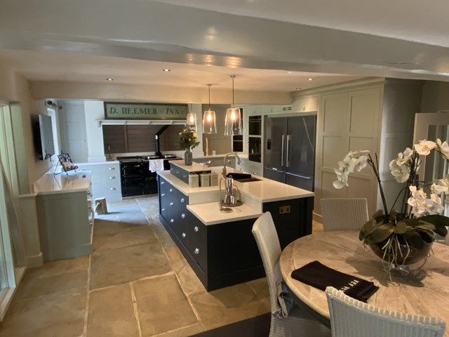 images/fitted-kitchens/slider/fitted-kitchen-2-kireth-ai.jpeg